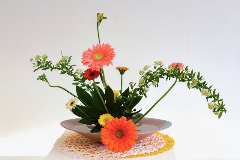 Composition florale contemporaine interflora art floral moderne